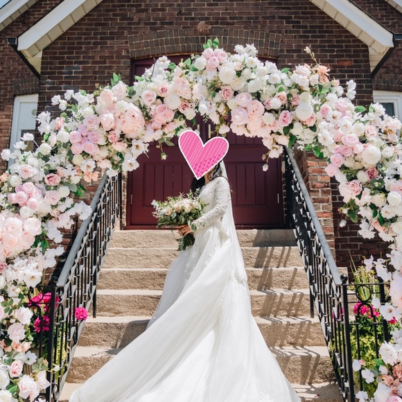 Wedding Dress - Picture 2 of 10